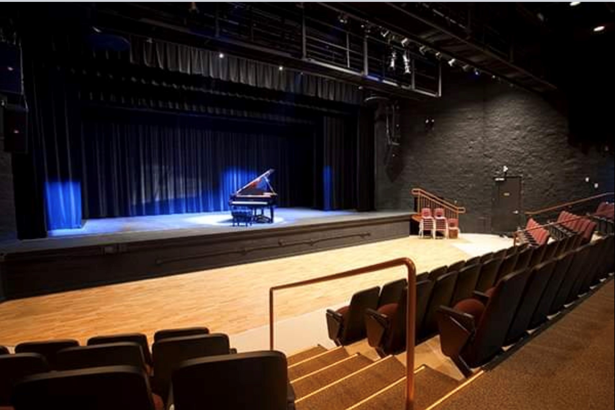 enfants qui font du bricolage