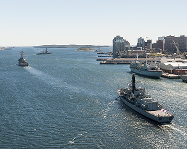 Navires dans un port