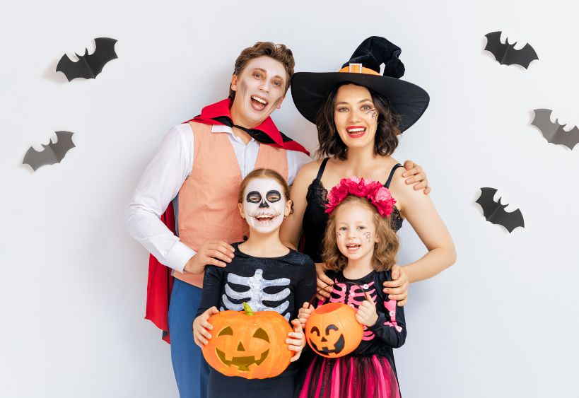 Une famille fêtant Halloween