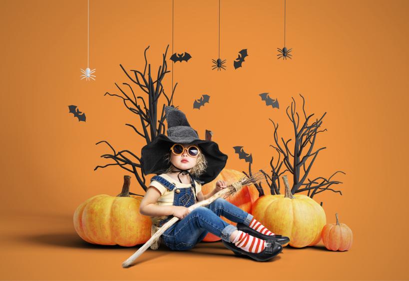 Enfants participant au bricolage