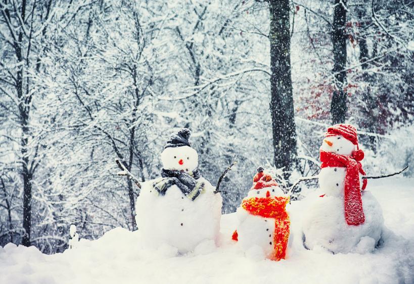 Famille de bonshommes de neige