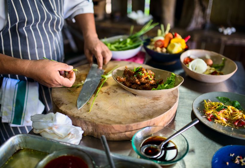 Personne qui cuisine