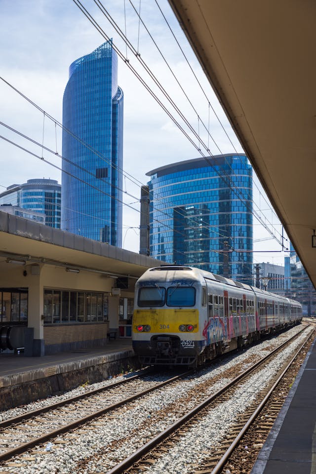 Gratte-ciel modernes vus depuis la gare du Nord à Bruxelles, Belgique