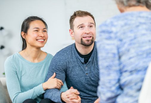 homme et femme en thérapie