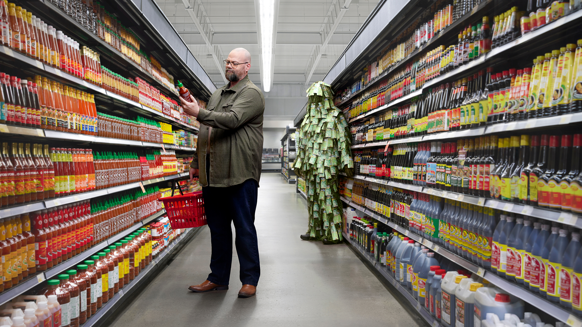 Un monsieur dans un supermarché 