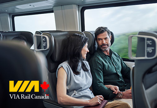 un couple dans le train, logo VIA