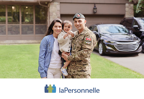 une famille devant la maison, le logo laPersonnelle