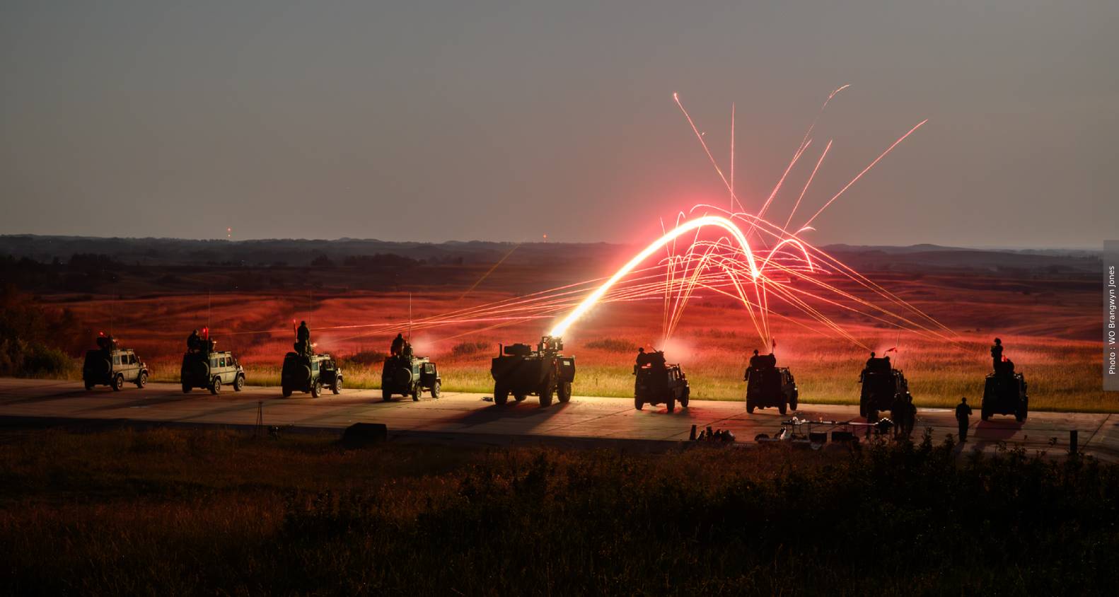 Soldats dans un cimetière