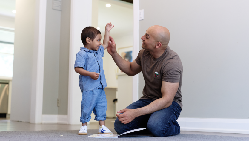 Un père qui joue avec son fils