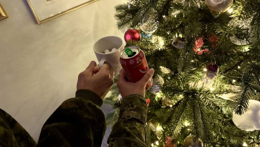 2 drinks in front of a Christmas tree