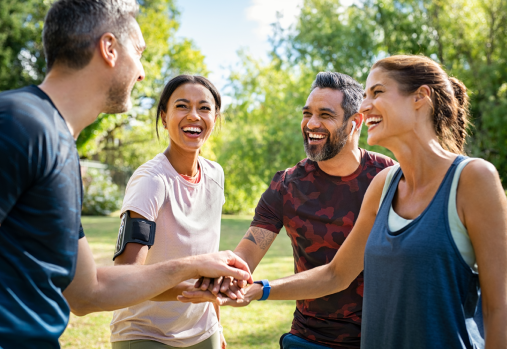 Groupe de gens qui sourient